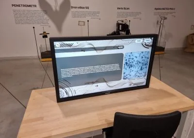 Národní zemědělské muzeum Ostrava . Interaktivní kiosek pro muzejní expozice, který digitálně oživuje výstavy a poskytuje detailní informace o exponátech. KioskyProMuzeum.cz.